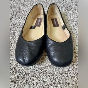 Manitobah Black Leather Flats